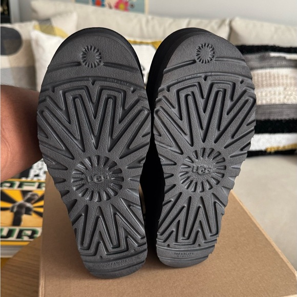 UGG Women’s Classic Mini Platform - Picture 4 of 6